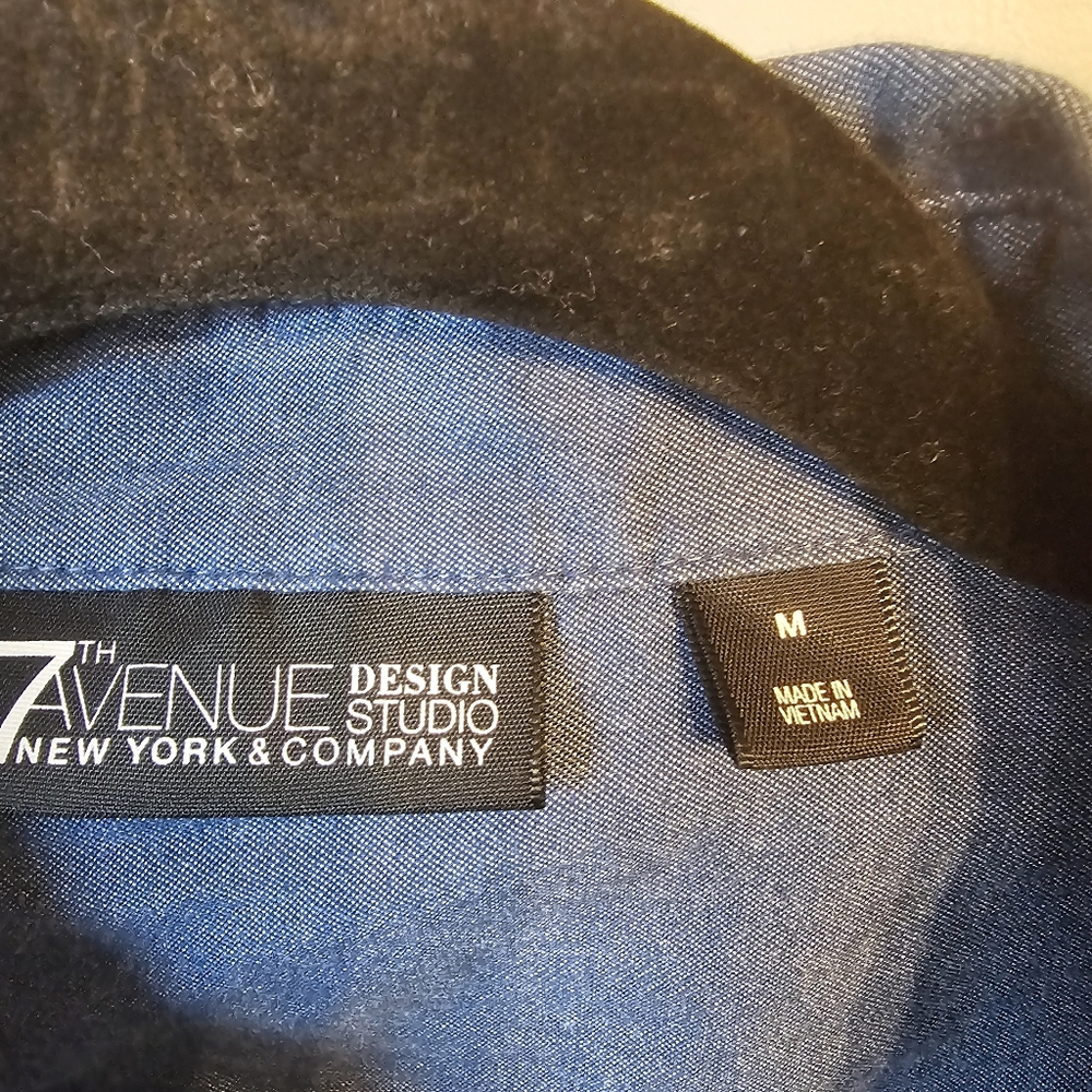 NY&Company Secret Snap Denim Button Down - Picture 4 of 4